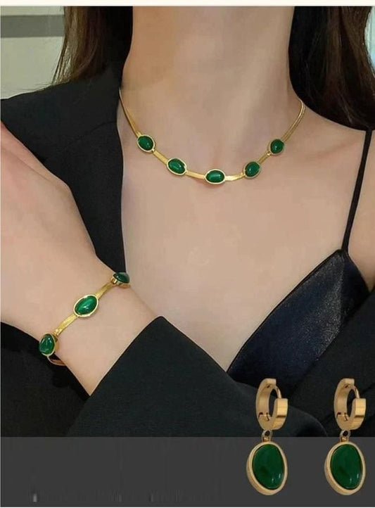 Oval Green Crystal Pendant Necklace Set With Bracelet @699/-💎